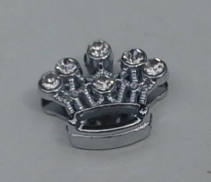 ¤artnr. öpSilverfärgad Hjärta i Zink o Rhinestone. Bly o nickelfri. 15x12mm. Tjocklek 4,7mm. Hål 8.2mmx1,9mm. 