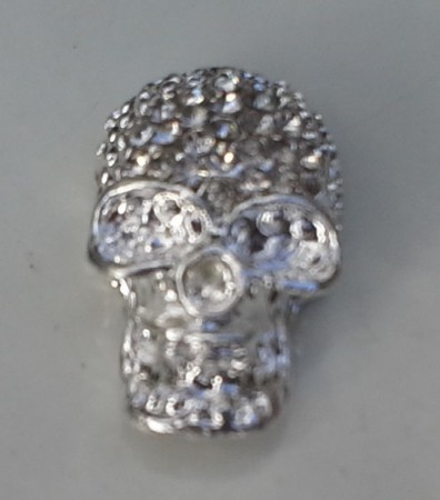 #artnr. öpd2st Silverfärgad dödskalle i Crystal Rhinestones.15x23mm. tjocklek 8mm. Hål på sidorna 2mm. Kan beställa hem i roséfärgad  o svartfärgad. 