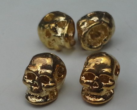 ¤artnr. öpd3e Metall  gold dödskallar.5x7mm, tjocklek 5mm, hål 1mm. 