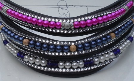 Dessa pannband har självhäftande strass